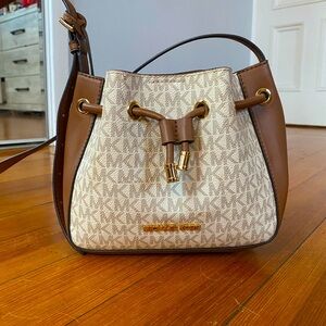 Michael Kors Logo Bucket Bag